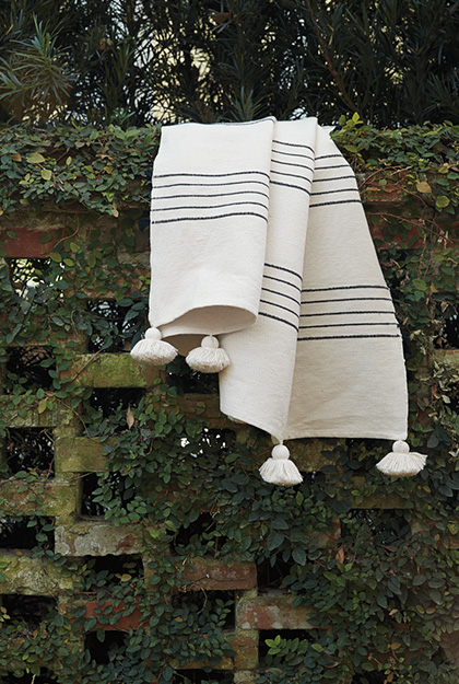 serena and lily throws