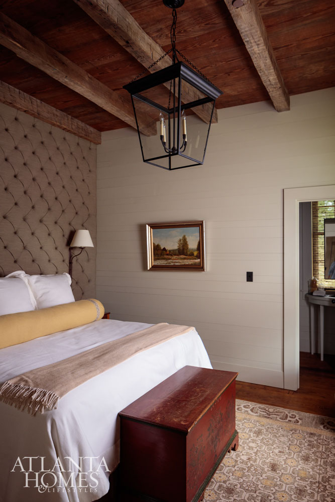 hunting lodge bedroom - As the school year winds down, that's when we start to imagine ourselves in a charming getaway. It has us ready for bonfires, oyster roasts, long days of kayaking -and, of course, an interior with lots and lots of wood.