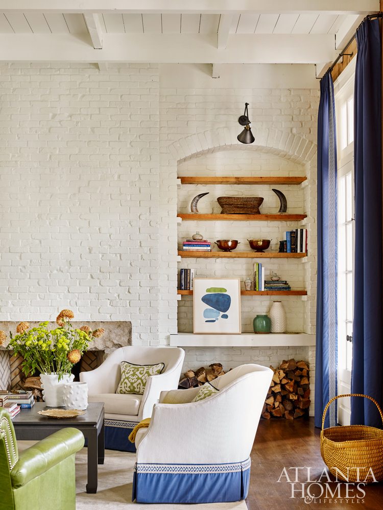Blue Ridge Mountain living room.Blue Ridge Mountains House.Architect D. Stanley Dixon | Interiors: Heather Dewberry | Source: Atlanta Homes & Lifestyles Photography: Emily Followill