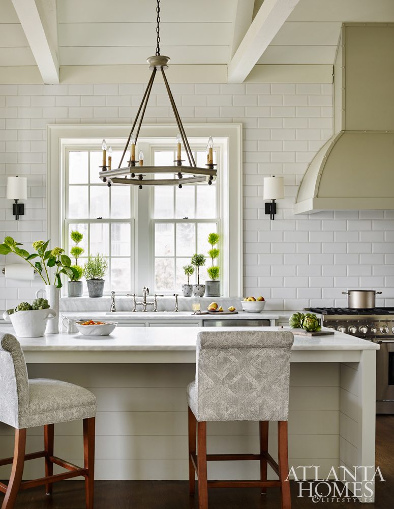 Blue Ridge Mountain kitchen.Blue Ridge Mountains House.Architect D. Stanley Dixon | Interiors: Heather Dewberry | Source: Atlanta Homes & Lifestyles Photography: Emily Followill