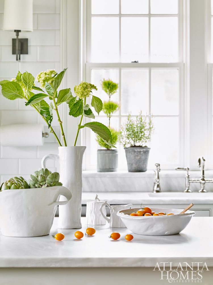 Blue Ridge Mountain kitchen.Blue Ridge Mountains House.Architect D. Stanley Dixon | Interiors: Heather Dewberry | Source: Atlanta Homes & Lifestyles Photography: Emily Followill