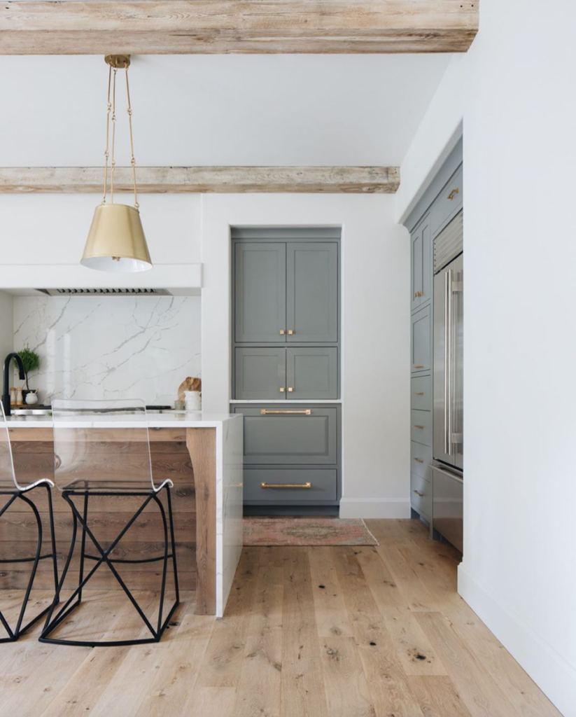 Kate Marker Interiors kitchen with blonde wood beams - Stoffer Photography Interior s -Light, bright and airy... Blonde wood interiors do have more fun! They make everything warmer and a little more inviting!
