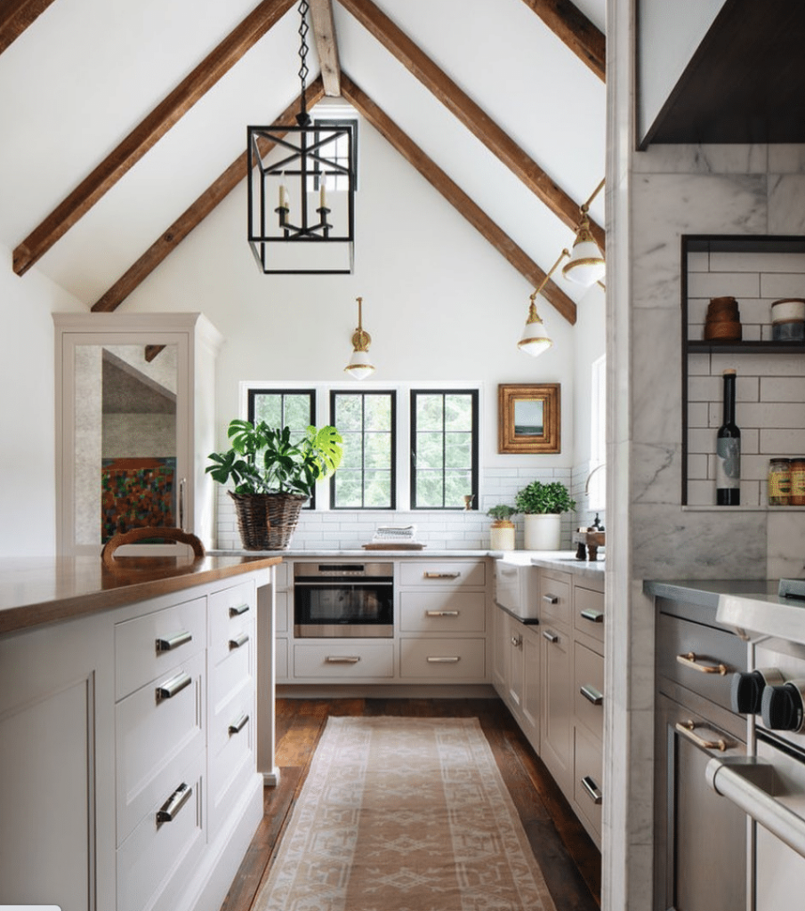 In Good Taste: Jean Stoffer Design kitchen - Stoffer Photography Interiors