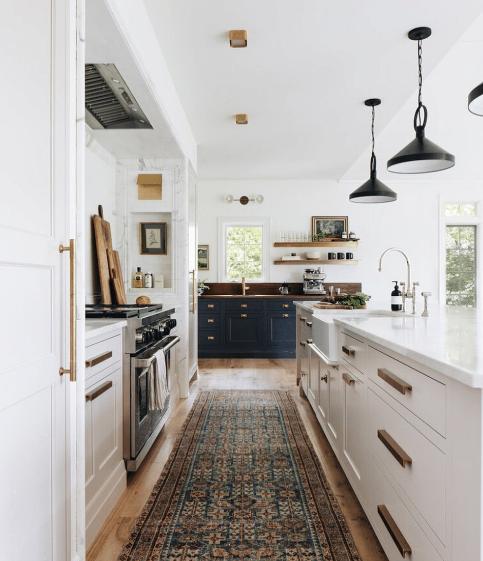 In Good Taste: Jean Stoffer Design kitchen - Stoffer Photography Interiors