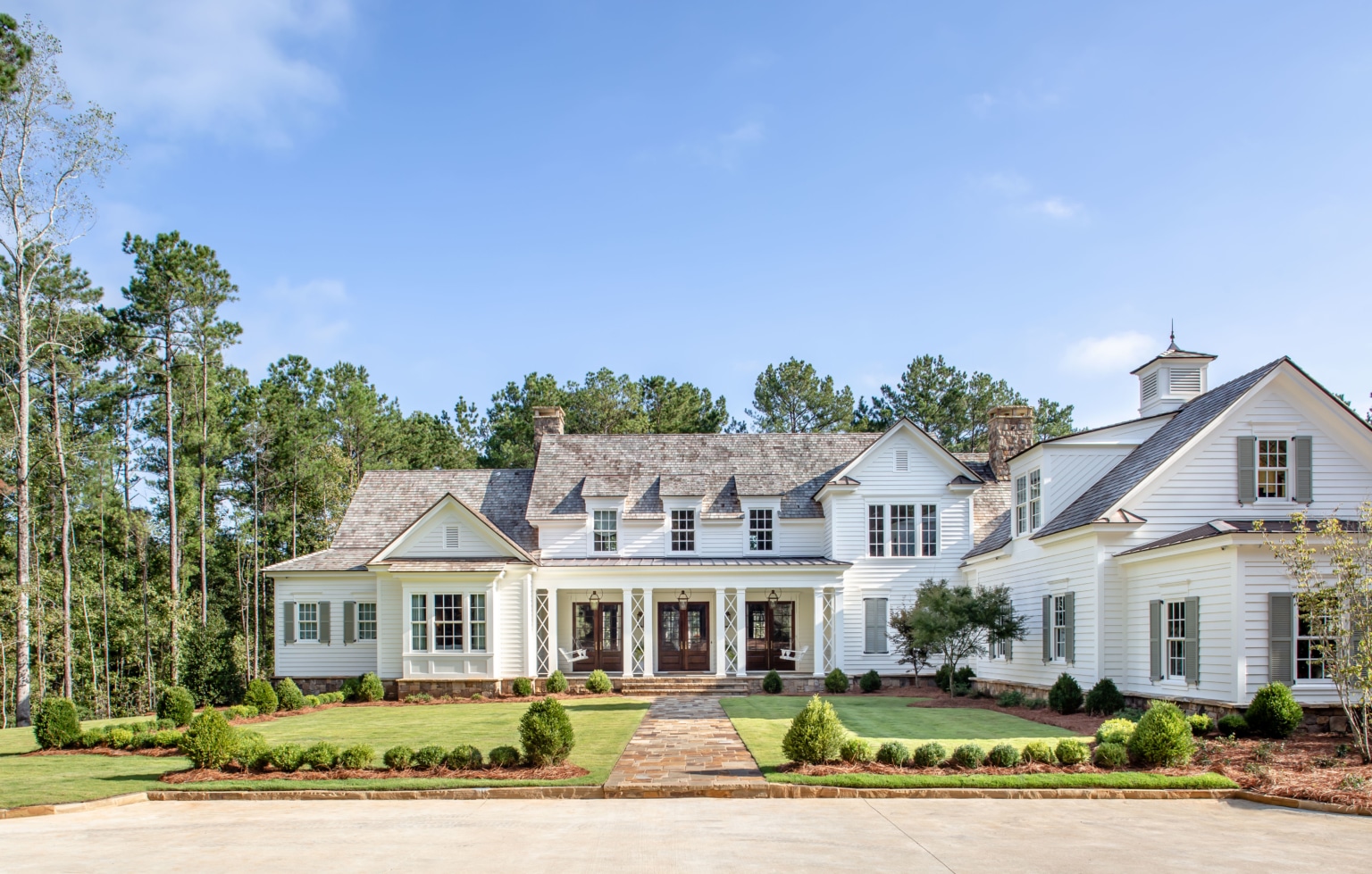 TOUR a Lakeside Home Perfect for All Seasons