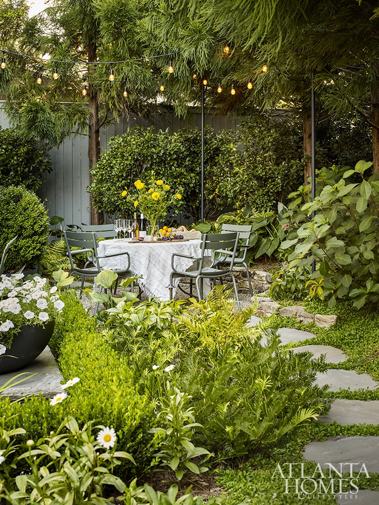 Brookwood Hills shingled house garnde