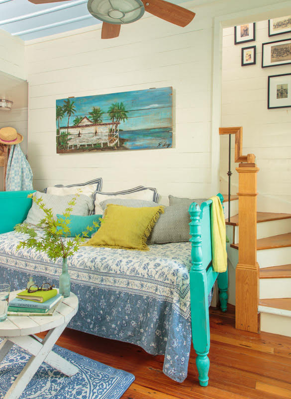 Mary Kay Andrews beach cottage family room