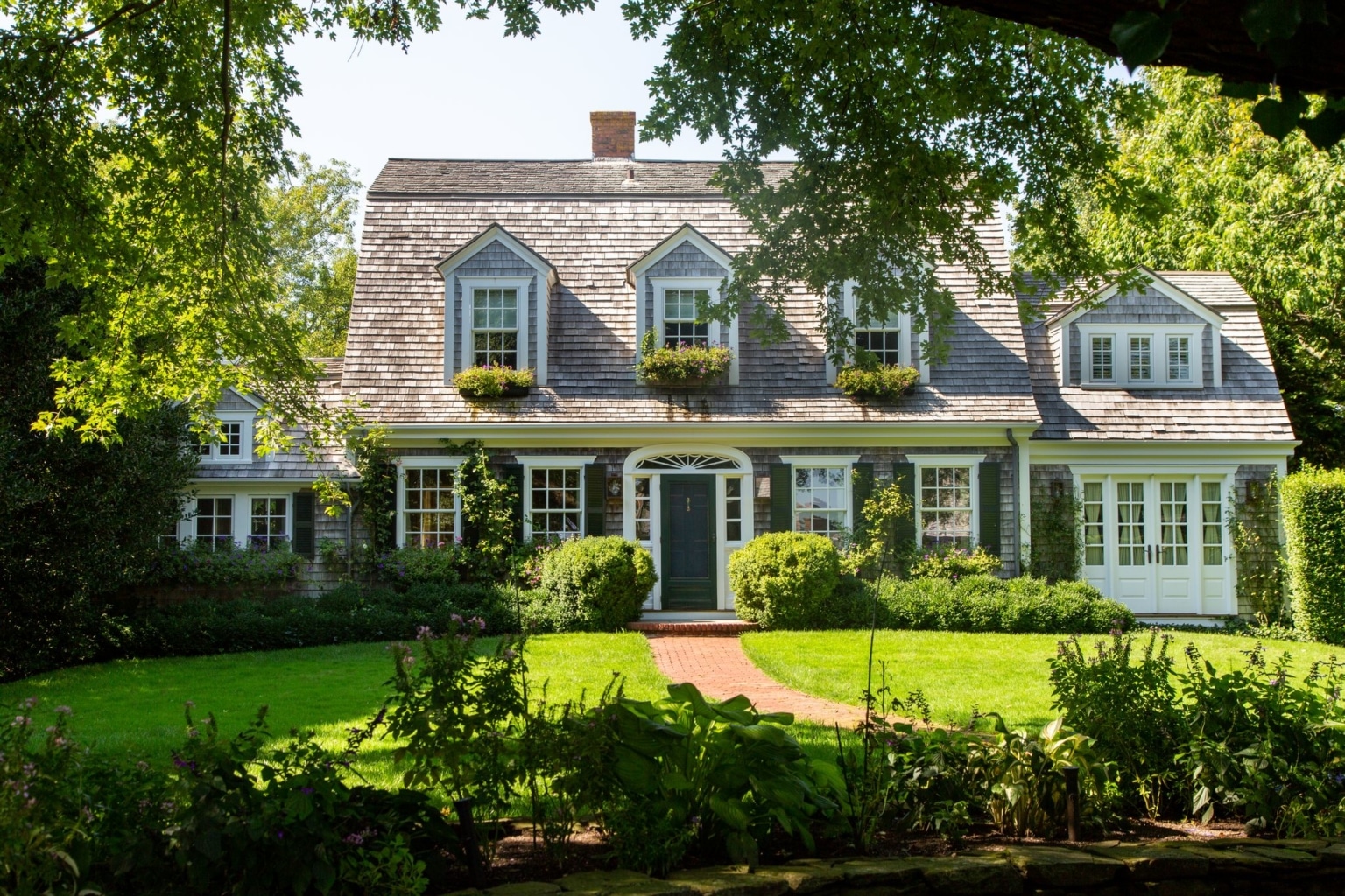 5 Favorite House Tours & Stylish Outdoor Living