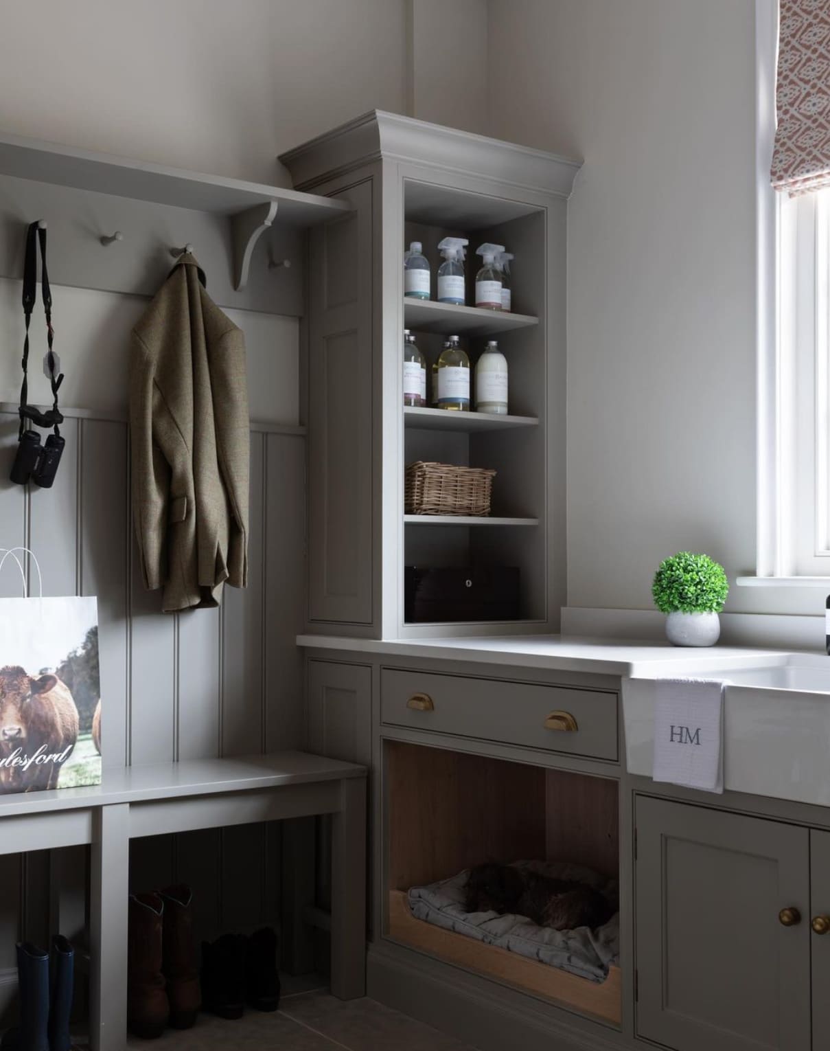 Humphrey Munson bespoke cabinet organization