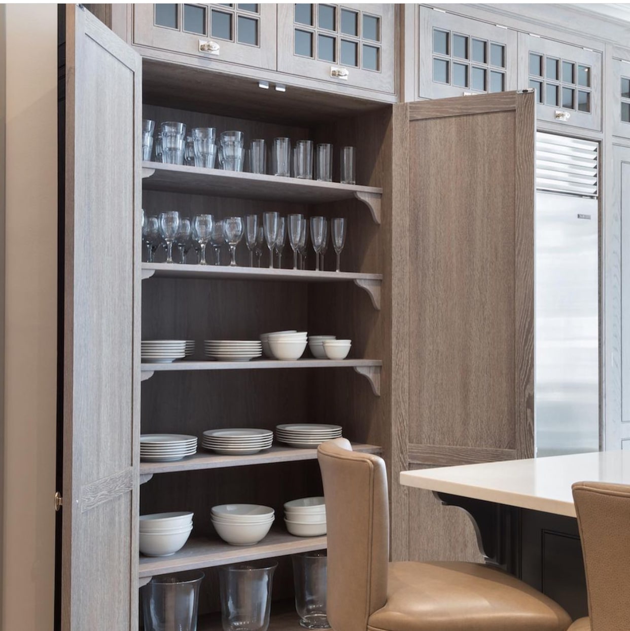 Humphrey Munson bespoke cabinet organization