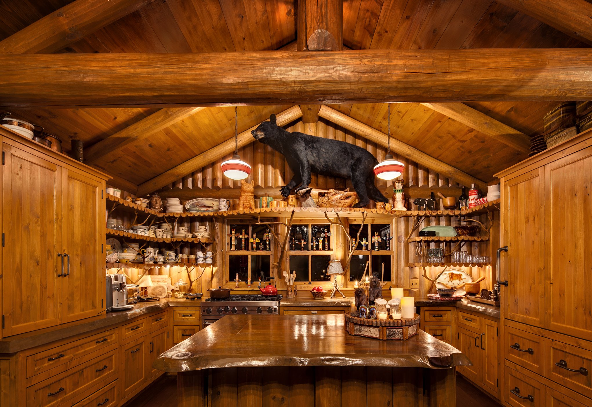 Wade Weissmann Design cabin kitchen | Photography: David Bader 