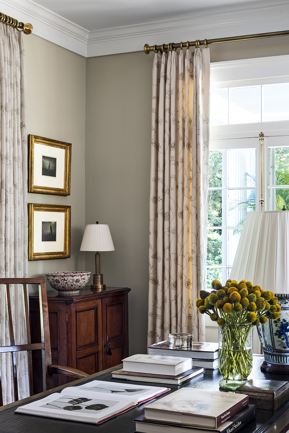 Mark Cunningham Interior Design dining room in New Canaan