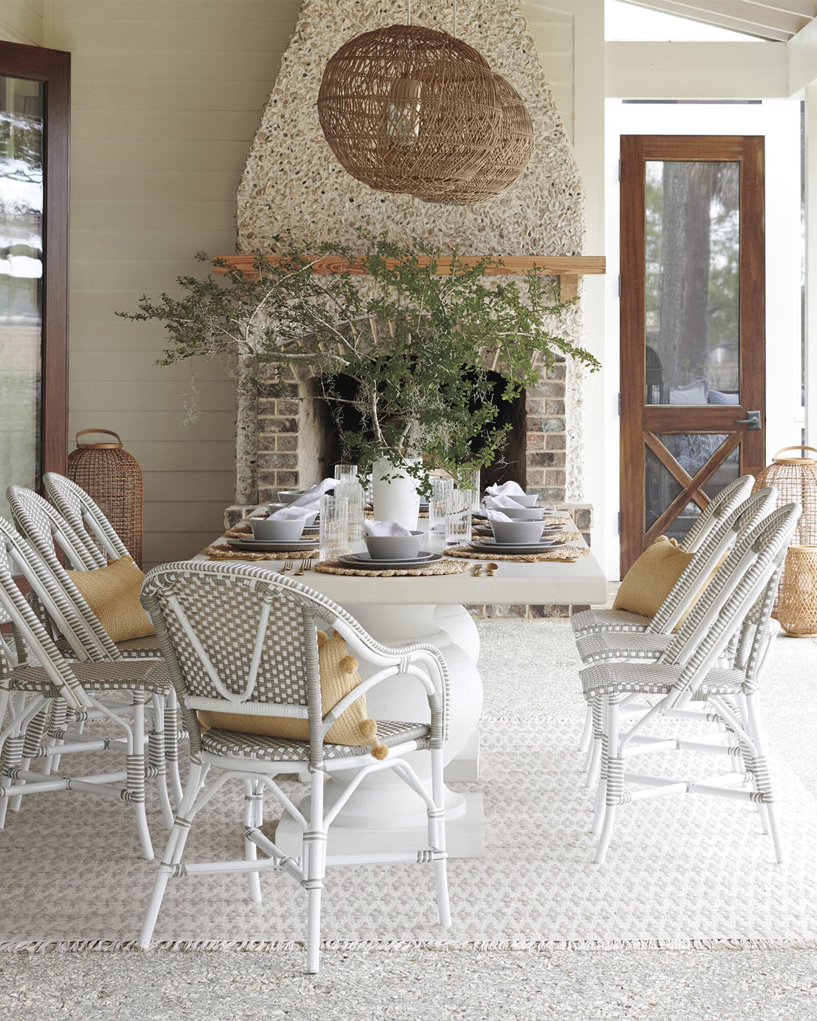 Serena & Lily dining alfresco