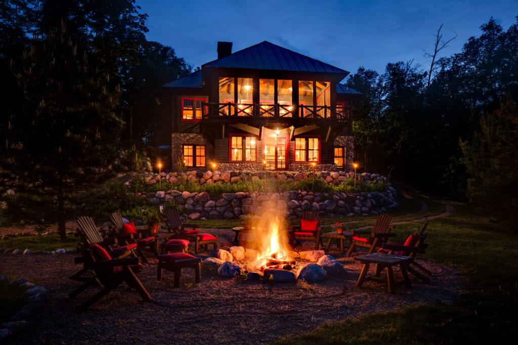 Wade Weissmann Design cabin with fire pit| Photography: David Bader 