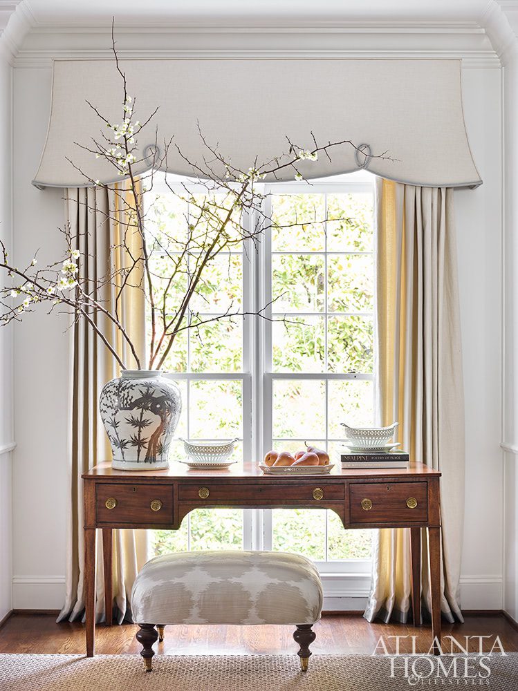 Caroline Willis designed Atlanta Home | Emily Followill Photography | Eleanor Roper Stylist | Source: Atlanta Homes & Lifestyles