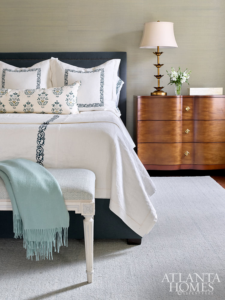  laid-back, elegant yet welcoming, this Atlanta home in Atlanta Homes & Lifestyles designed by Cathy Rhodes Interior Design and beautifully photographed by David Christensen creates beautiful spaces that feel like home.