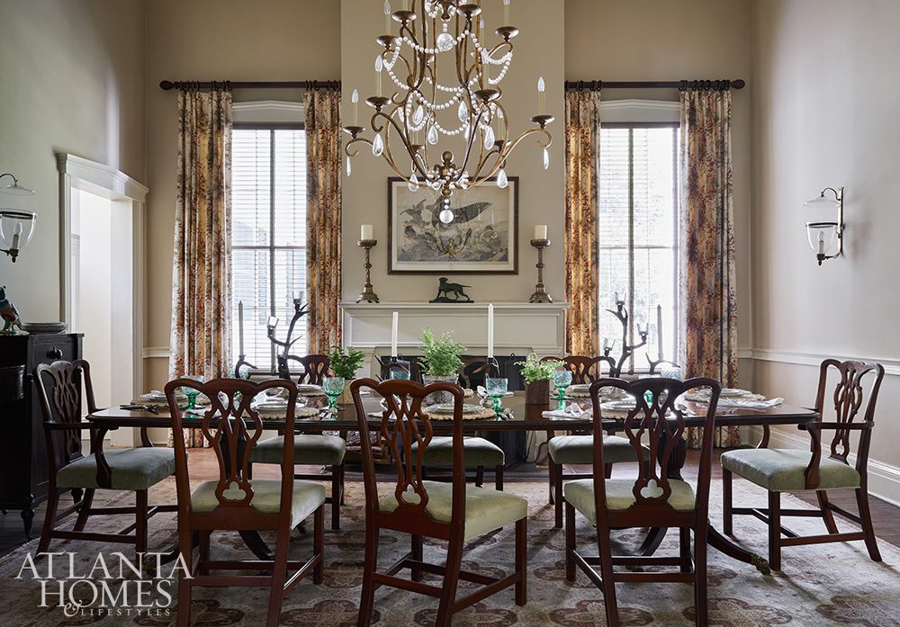 House Tour: Historic in Albany, Georgia - Atlanta Homes & Lifestyles - Magazine -INTERIOR DESIGN Susan Lapelle, Lapelle Interiors | LANDSCAPE DESIGN: Carson McElheney Landscape Architecture & Design | PHOTOGRAPHY: Emily Followill Photography | round table - entry - foyerPHOTOGRAPHY: Emily Followill Photography | oval table - dining room - dining room decor - dining room design - dining room chandelier