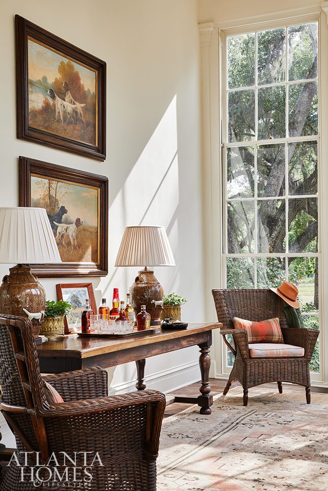House Tour: Historic in Albany, Georgia - Atlanta Homes & Lifestyles - Magazine -INTERIOR DESIGN Susan Lapelle, Lapelle Interiors | LANDSCAPE DESIGN: Carson McElheney Landscape Architecture & Design | PHOTOGRAPHY: Emily Followill Photography | round table - entry - foyer| oval table - living room - living room decor - living room design 