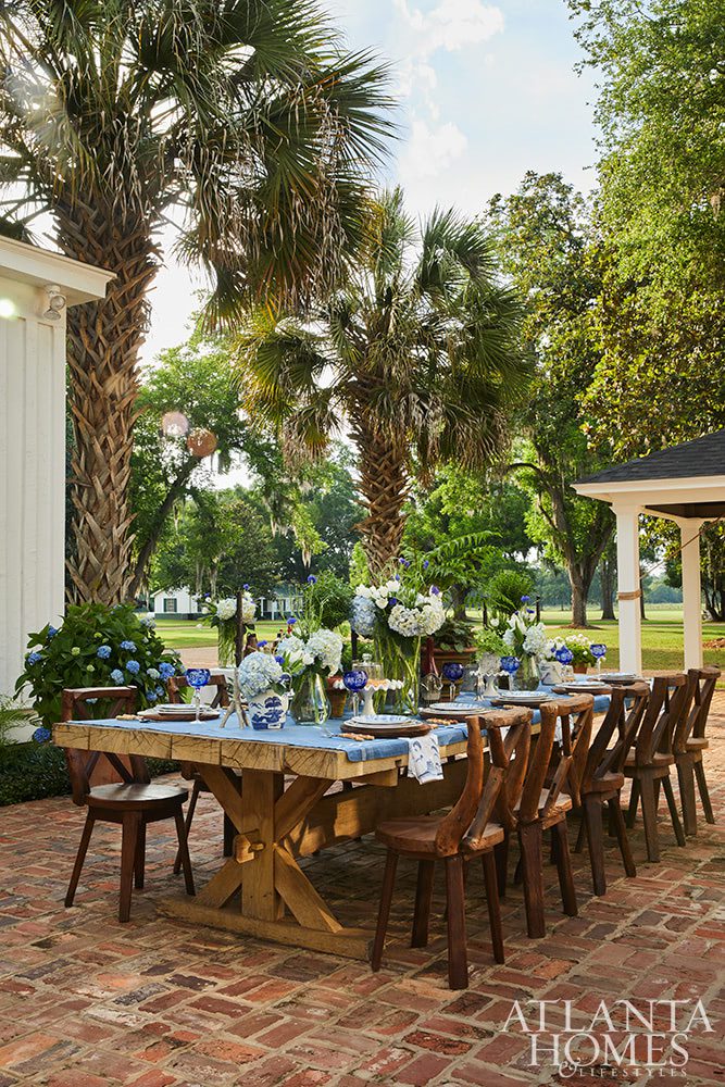 House Tour: Historic in Albany, Georgia - Atlanta Homes & Lifestyles - Magazine -INTERIOR DESIGN Susan Lapelle, Lapelle Interiors | LANDSCAPE DESIGN: Carson McElheney Landscape Architecture & Design | PHOTOGRAPHY: Emily Followill Photography - garden design - garden 