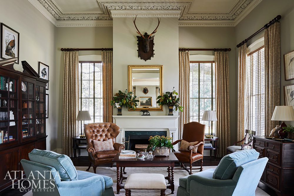House Tour: Historic in Albany, Georgia - Atlanta Homes & Lifestyles - Magazine -INTERIOR DESIGN Susan Lapelle, Lapelle Interiors | LANDSCAPE DESIGN: Carson McElheney Landscape Architecture & Design | PHOTOGRAPHY: Emily Followill Photography | round table - entry - foyer Emily Followill Photography | oval table - living room - living room decor - living room design 