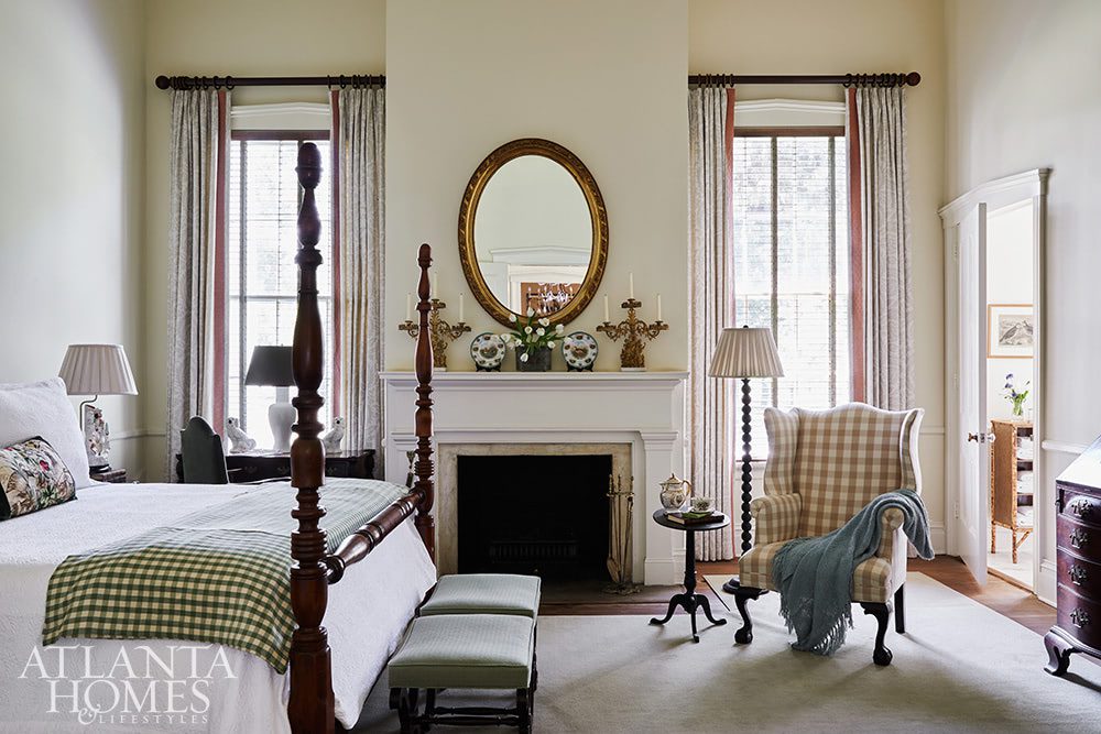 House Tour: Historic in Albany, Georgia - Atlanta Homes & Lifestyles - Magazine -INTERIOR DESIGN Susan Lapelle, Lapelle Interiors | LANDSCAPE DESIGN: Carson McElheney Landscape Architecture & Design | PHOTOGRAPHY: Emily Followill Photography | bedroom - bedroom design - bedroom decor - oval mirror