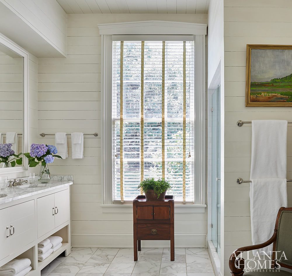 House Tour: Historic in Albany, Georgia - Atlanta Homes & Lifestyles - Magazine -INTERIOR DESIGN Susan Lapelle, Lapelle Interiors | LANDSCAPE DESIGN: Carson McElheney Landscape Architecture & Design | Emily Followill Photography| bathroom \ bathroom design - bathroom remodel