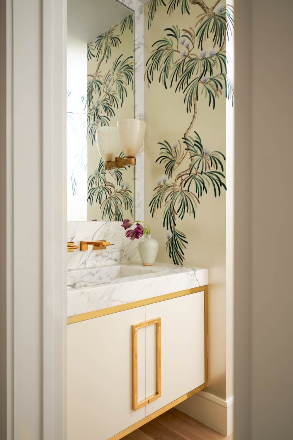 Jenkins Interiors - Nathan Schroder Photographer - bathroom - wallpaper