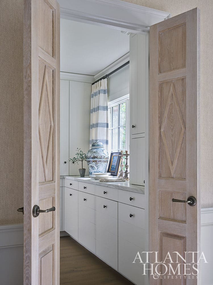 If you love English cottage style homes, then you'll want to take a tour of this 1950's Buckhead home with timeless interior design. From the exposed beams in the living room to the delightful built-in reading nook, it is full of charming details. Source: Atlanta Homes & Lifestyles Interior Design: Lanier Interiors Architect: Steve Fintak of D Stanley Dixon Architect Photography: Emily Followill Landscape Architect: Jonathan Bussell Builder: Smith Built Homes