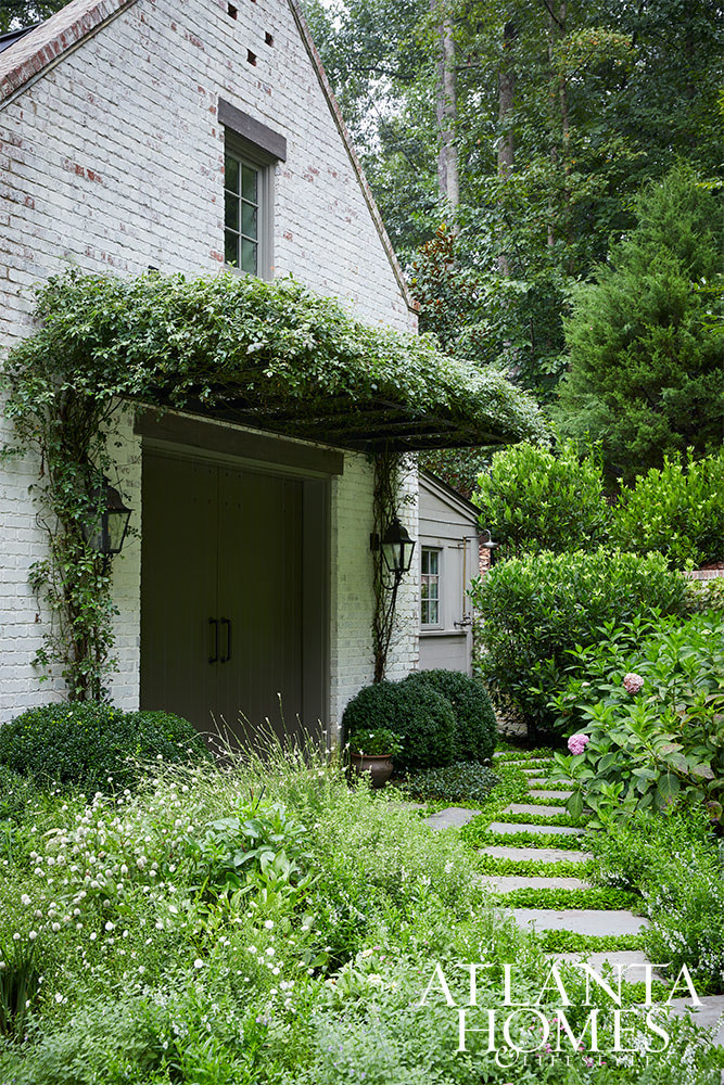 The dream team of Architect Historical Concepts,  Interior Designer Daniel DeSantis , and Carson McElheney Landscape Architecture & Design outdid themselves on this one!  Source: Atlanta Homes & LIfestyles | Photography: Emily Followill