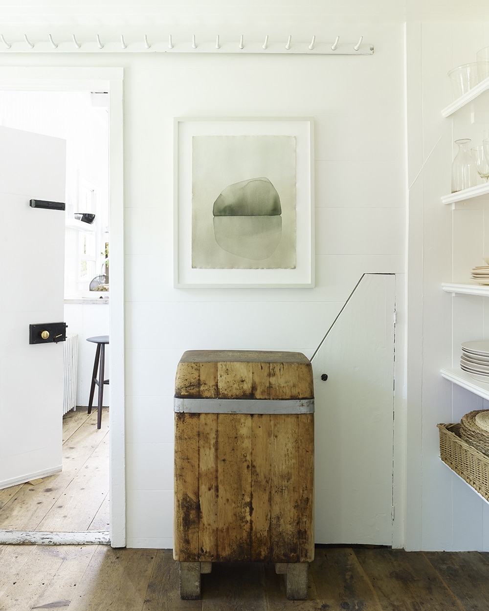 Mark Cunningham designed Southampton home -kitchen, kitchen island, kitchen decor, kitchen organization