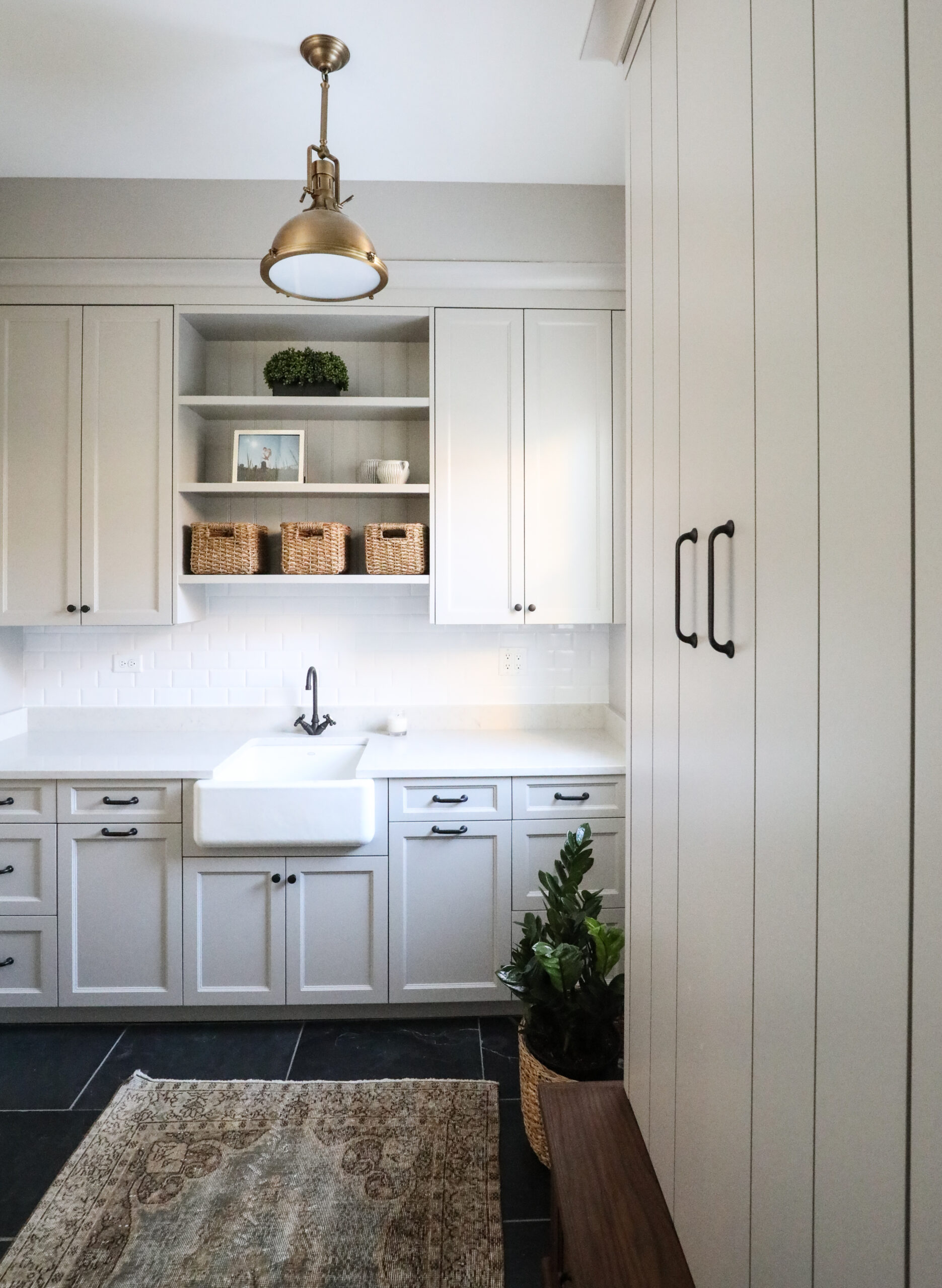 A mudroom entry, is a transitional space found in many homes, especially in regions with varying weather conditions. It serves as a buffer zone between the outdoors and the interior of the house and when it comes to creating well-thought-out mudroom designs, Park and Oak Interior Design truly stands out.
