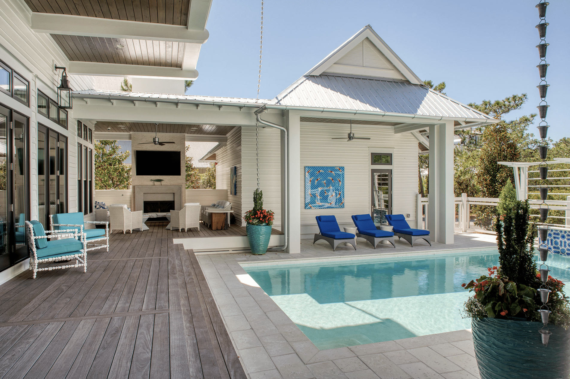 Geoff Chic Architect, Lovelace Interiors Photo: Jack Gardner Photography Situated in the idyllic coastal enclave of Watercolor, Florida, a remarkable beachfront residence stands as a testament to sophisticated architectural design and refined coastal living.  