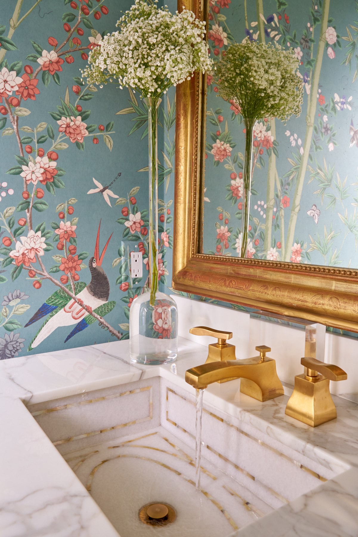 Attention to detail is a fundamental pillar of interior design, shaping the overall success and aesthetic appeal of a space  and Collins Interiors excels in the mastery of this art.  Collins is an artist, orchestrating a symphony of elements to create harmonious and functional environments.  Nathan Schroder Photography