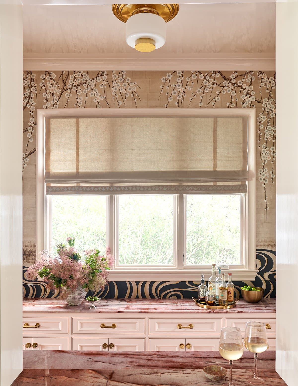 Step inside this gorgeous Dallas home designed by the talented Mary Beth Wagner Interiors beautifully photographed by Nathan Schroder that seamlessly marries the best of both contemporary and traditional design elements.