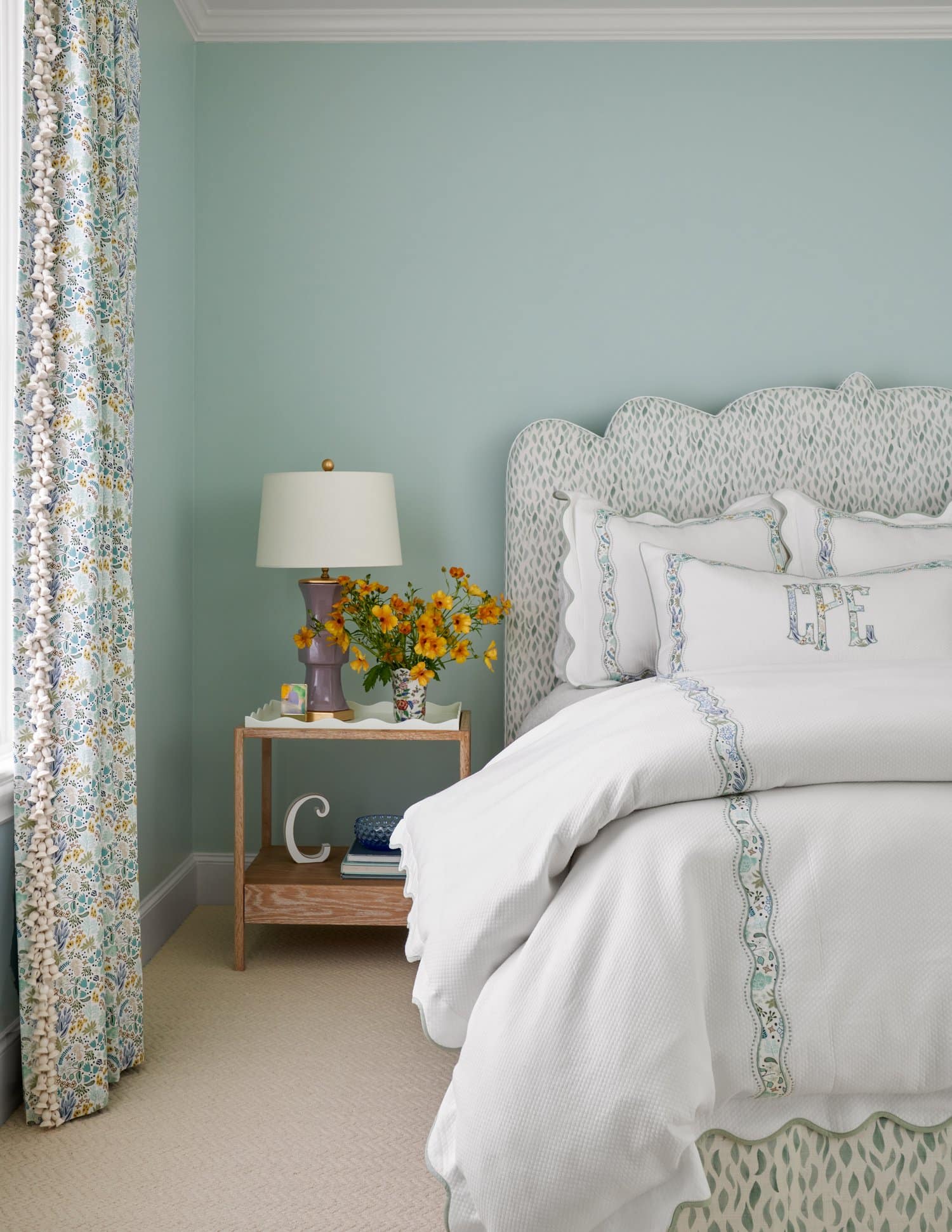 Step inside this gorgeous Dallas home designed by the talented Mary Beth Wagner Interiors beautifully photographed by Nathan Schroder that seamlessly marries the best of both contemporary and traditional design elements.