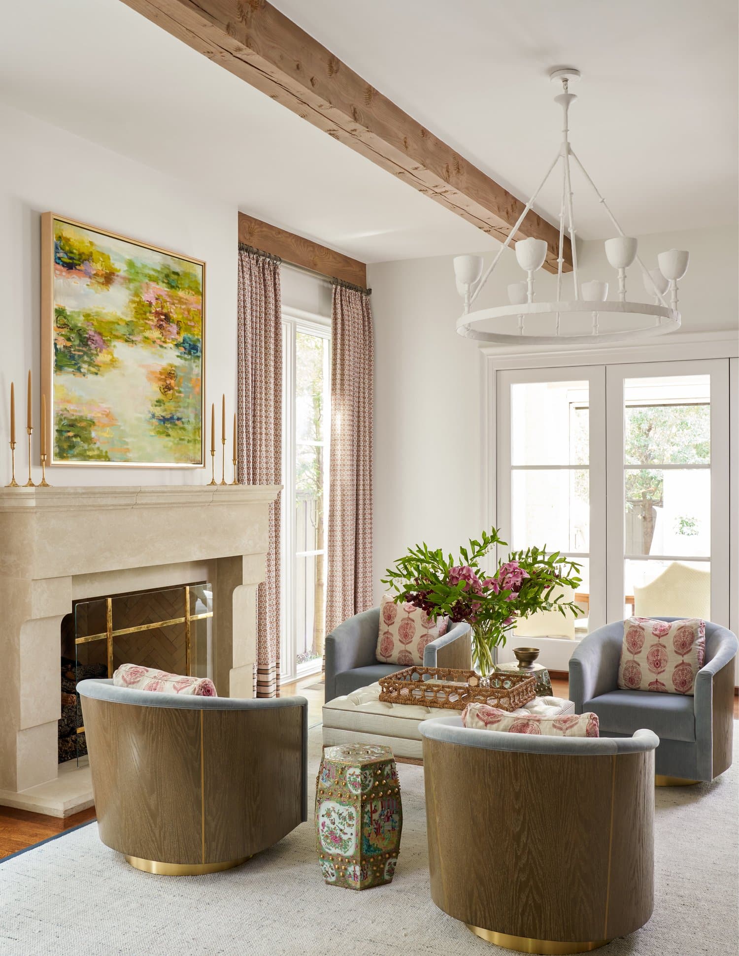 Step inside this gorgeous Dallas home designed by the talented Mary Beth Wagner Interiors beautifully photographed by Nathan Schroder that seamlessly marries the best of both contemporary and traditional design elements.