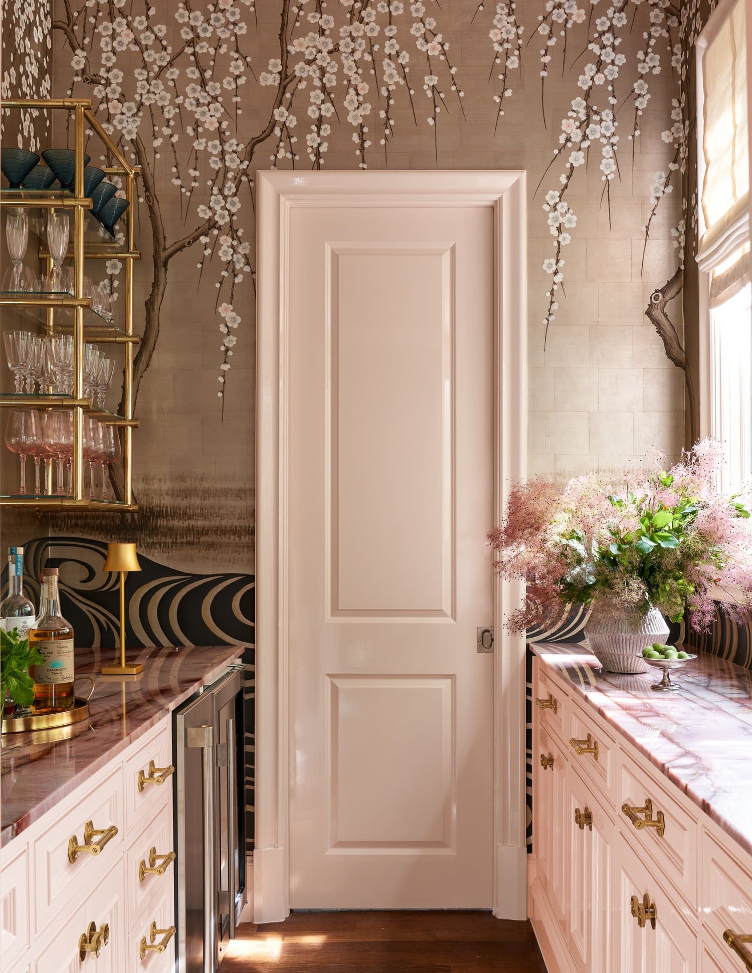 Step inside this gorgeous Dallas home designed by the talented Mary Beth Wagner Interiors beautifully photographed by Nathan Schroder that seamlessly marries the best of both contemporary and traditional design elements.