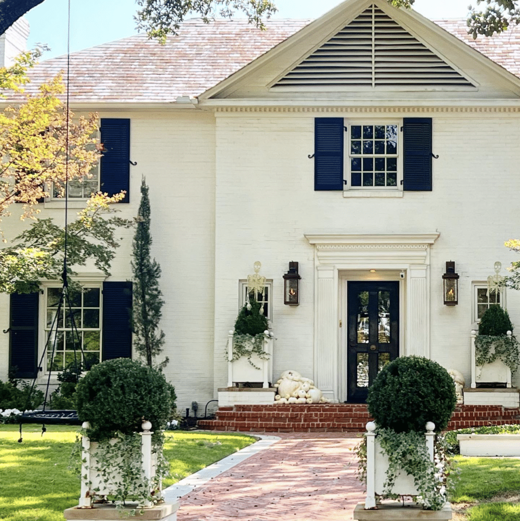 10 Favorite White Houses With Beautiful Curb Appeal - Design Chic