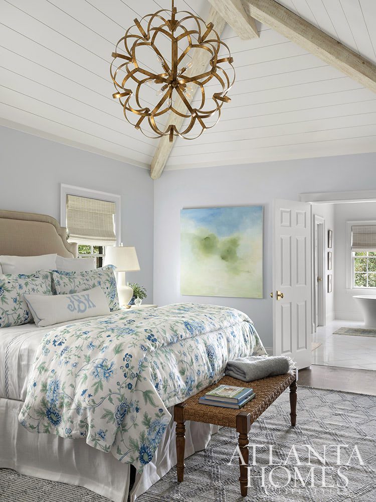 Deck the halls , bedroom, primary bedroom Source: Atlanta Homes & Lifestyle Architect Ross Piper Builder Stuart Grubb Interior Designer Sande Beck Photographer Rustic White Photography