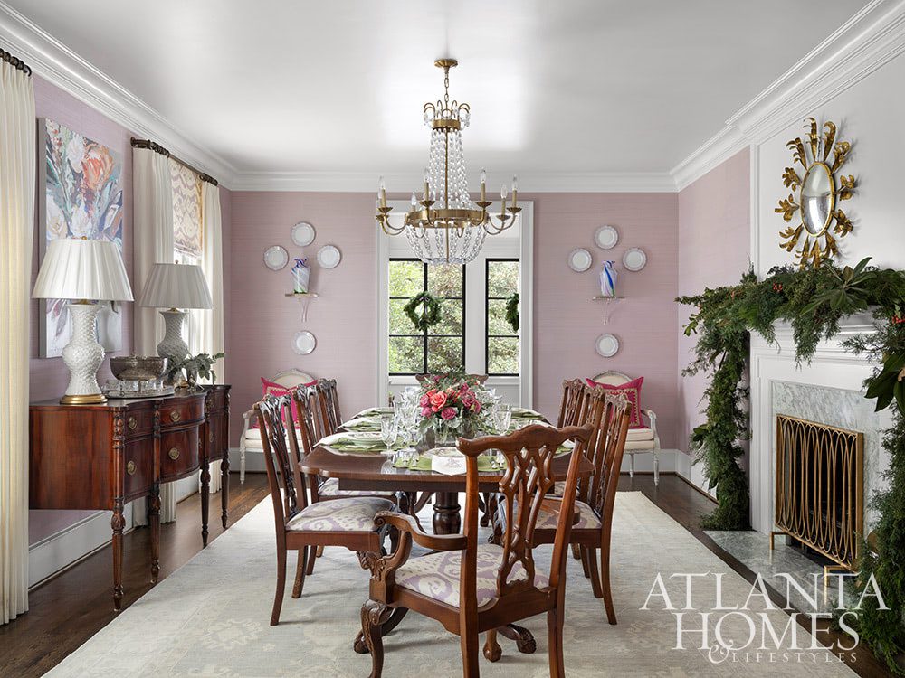 Deck the halls , dining room, dining room decor, brass chandelier, crystal chandelier Source: Atlanta Homes & Lifestyle Architect Ross Piper Builder Stuart Grubb Interior Designer Sande Beck Photographer Rustic White Photography
