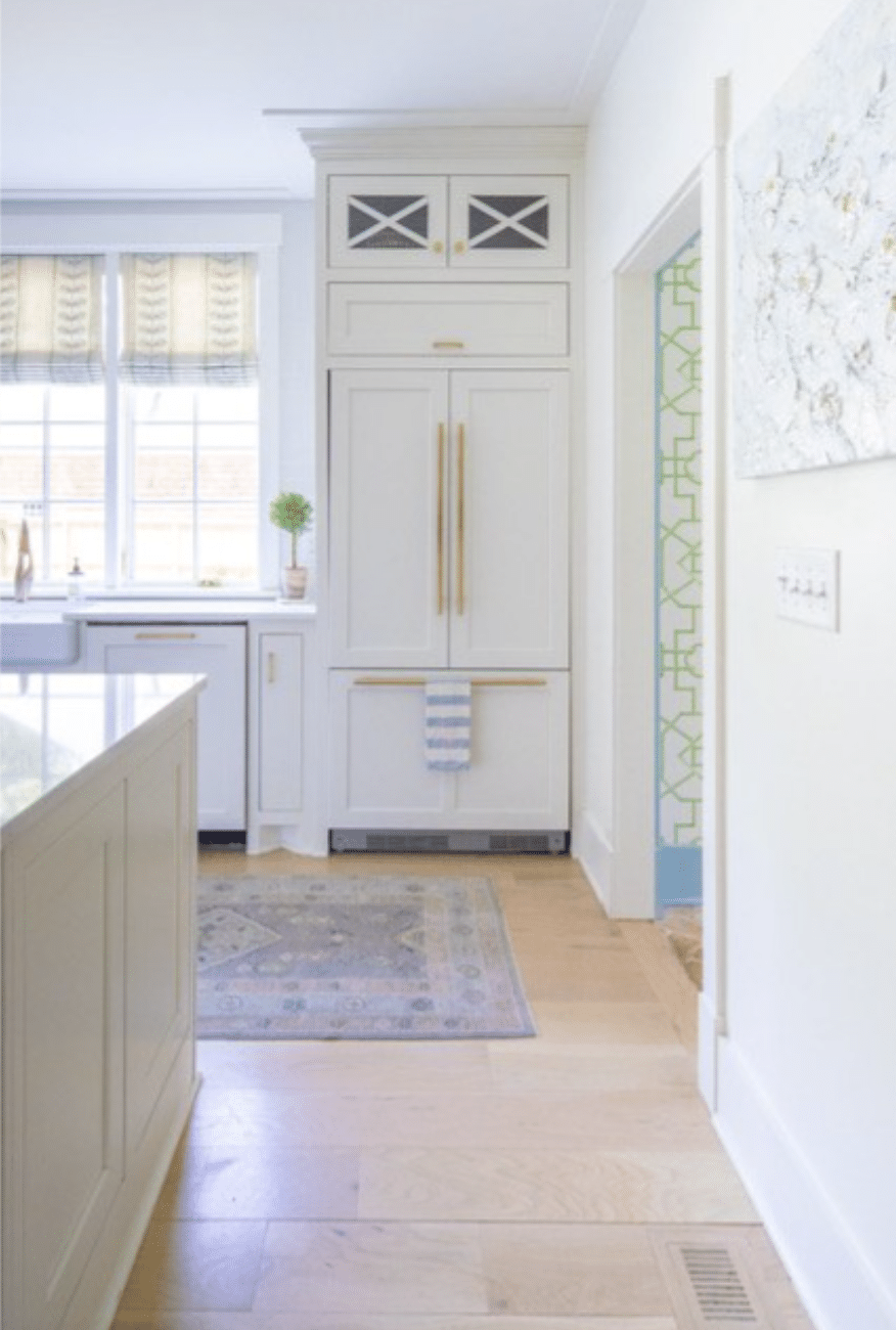 Step into a Nashville home designed by the talented Emily Haraf of EH Interiors, where timeless elegance meets fresh, family-friendly living. Kristen Mayfield Photography