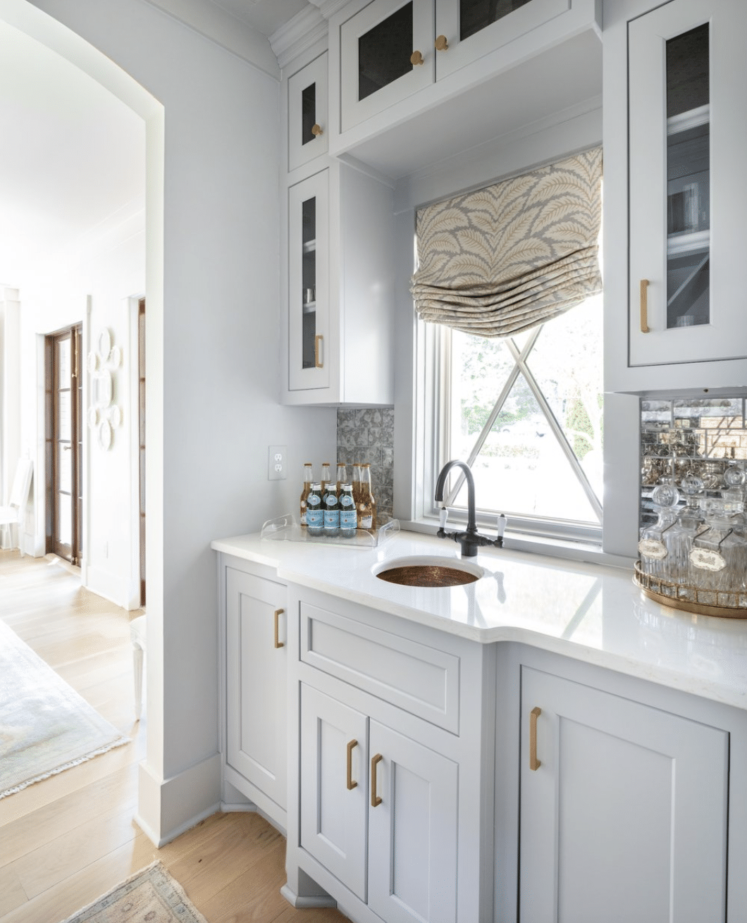 Step into a Nashville home designed by the talented Emily Haraf of EH Interiors, where timeless elegance meets fresh, family-friendly living. Kristen Mayfield Photography