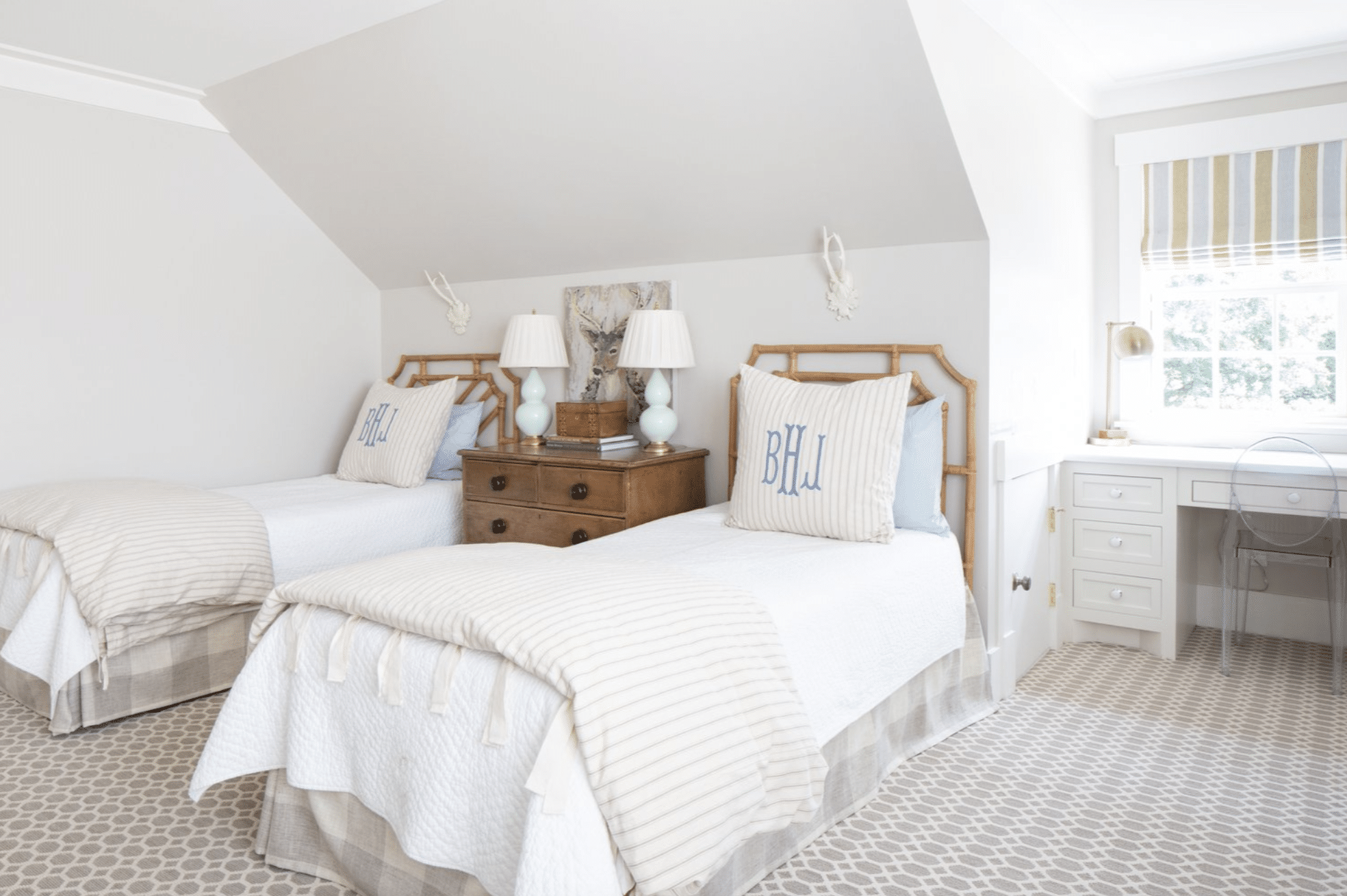 Step into a Nashville home designed by the talented Emily Haraf of EH Interiors, where timeless elegance meets fresh, family-friendly living. Kristen Mayfield Photography