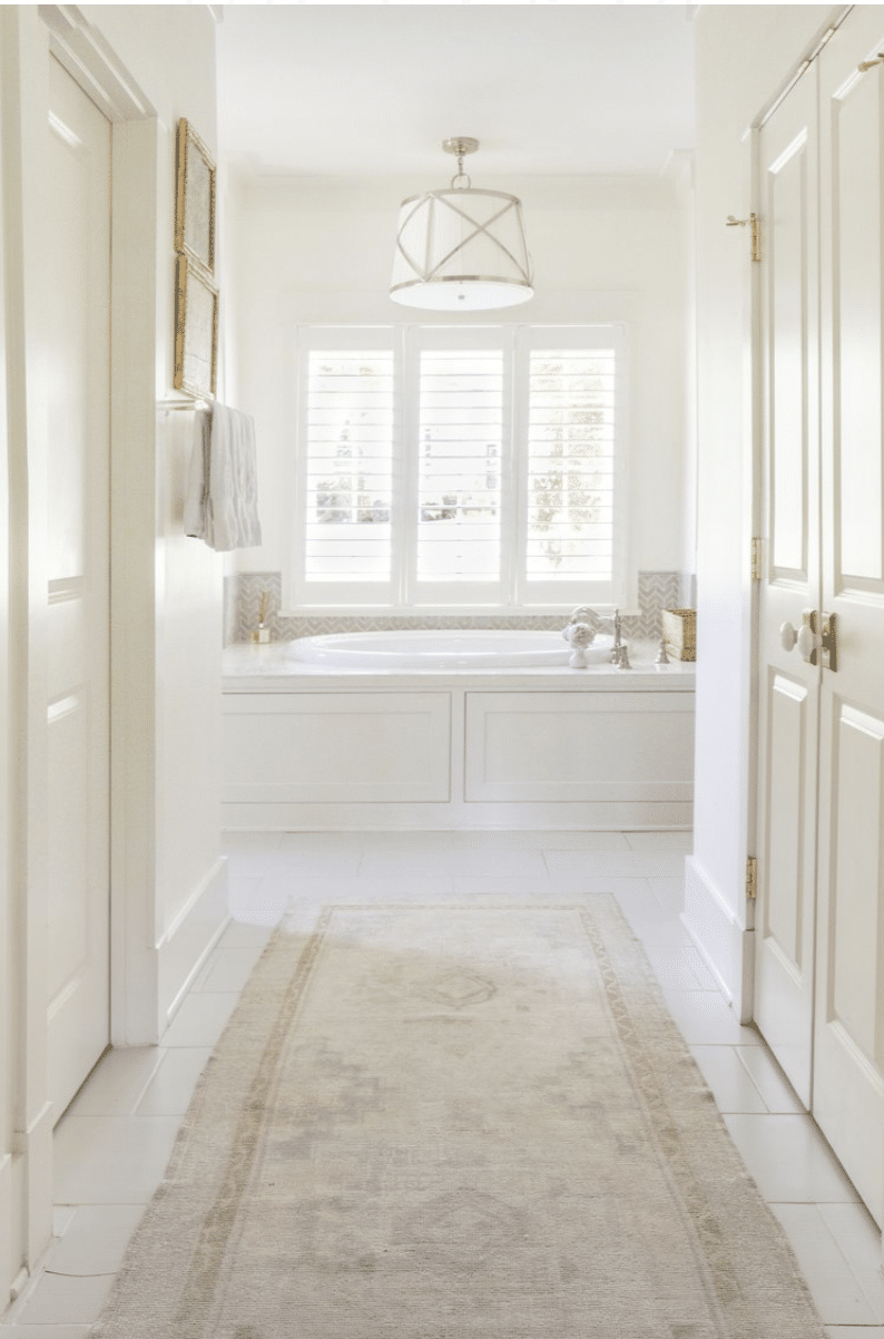 Step into a Nashville home designed by the talented Emily Haraf of EH Interiors, where timeless elegance meets fresh, family-friendly living. Kristen Mayfield Photography