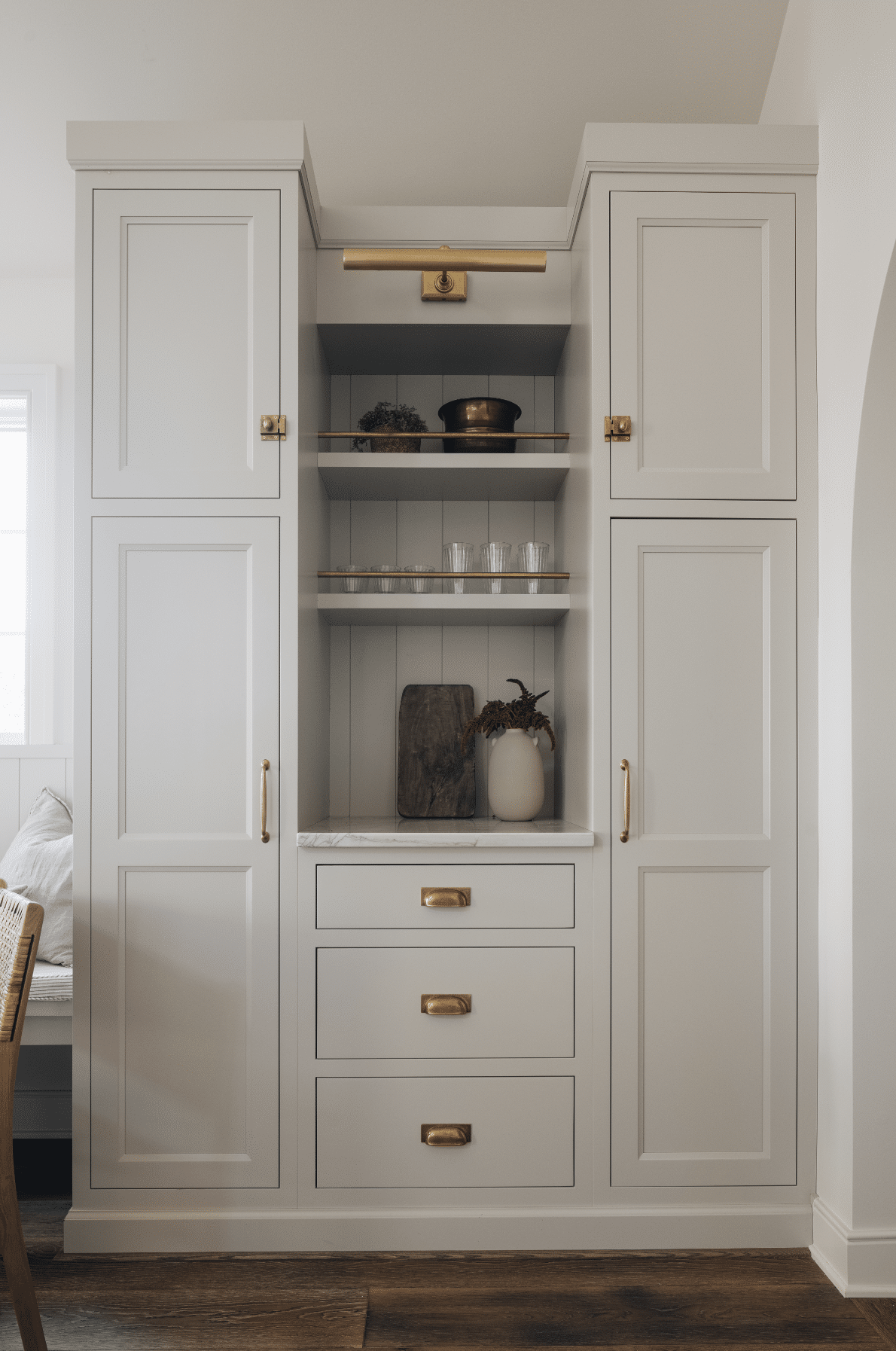 A Jean Stoffer designed lakeside cottage beautifully photography by Stoffer Photography Interiors is a breathtaking transformation that elevated it from a simple dwelling to a haven of serenity.