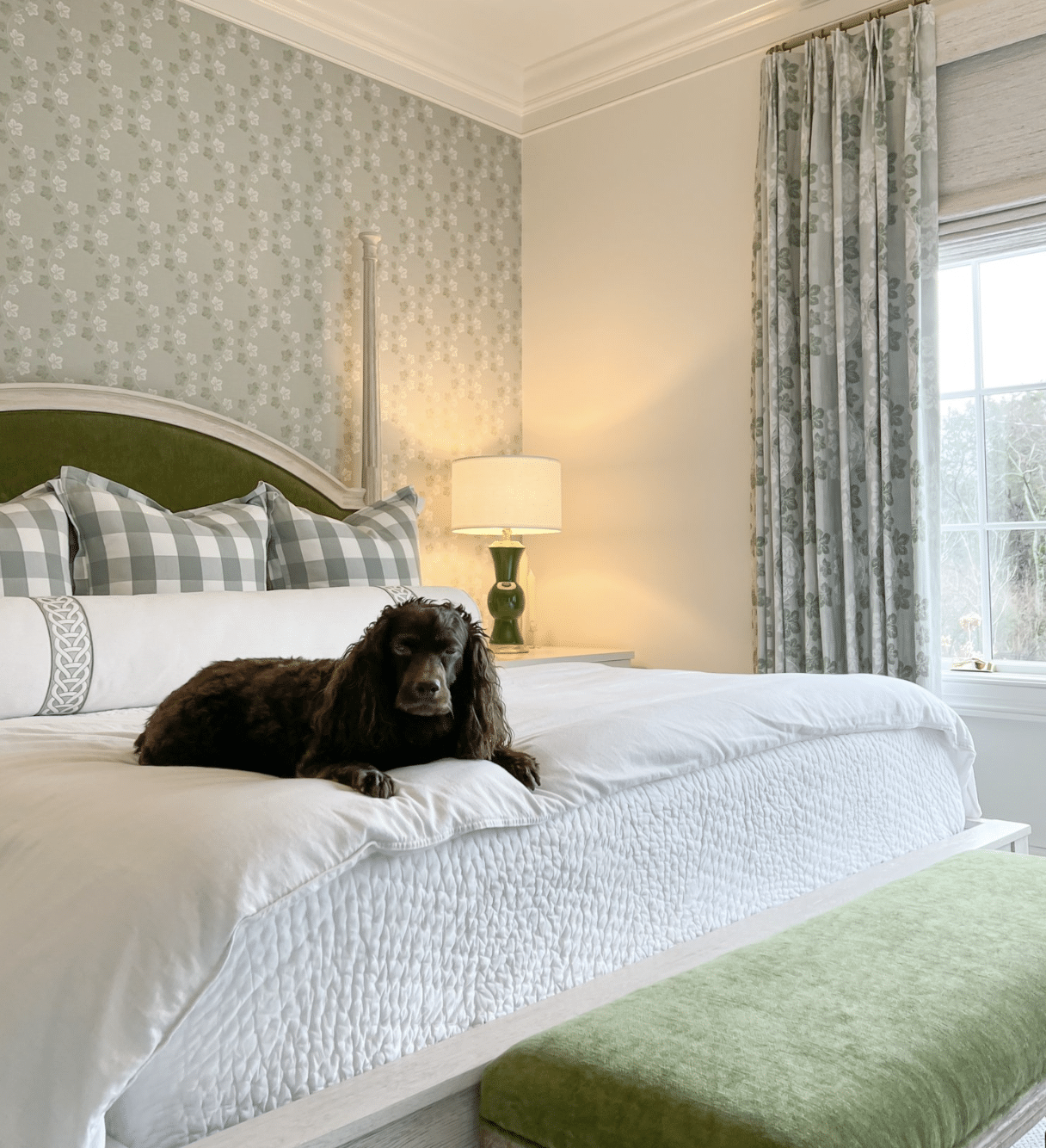 Are you in the mood to tour a fabulous home today? We know we are! This gorgeous home by Emily Haraf of EH Interiors is the perfect combination of modern and traditional and hits all the high notes when it comes to style. So take a look around. Kristen Mayfield Photography