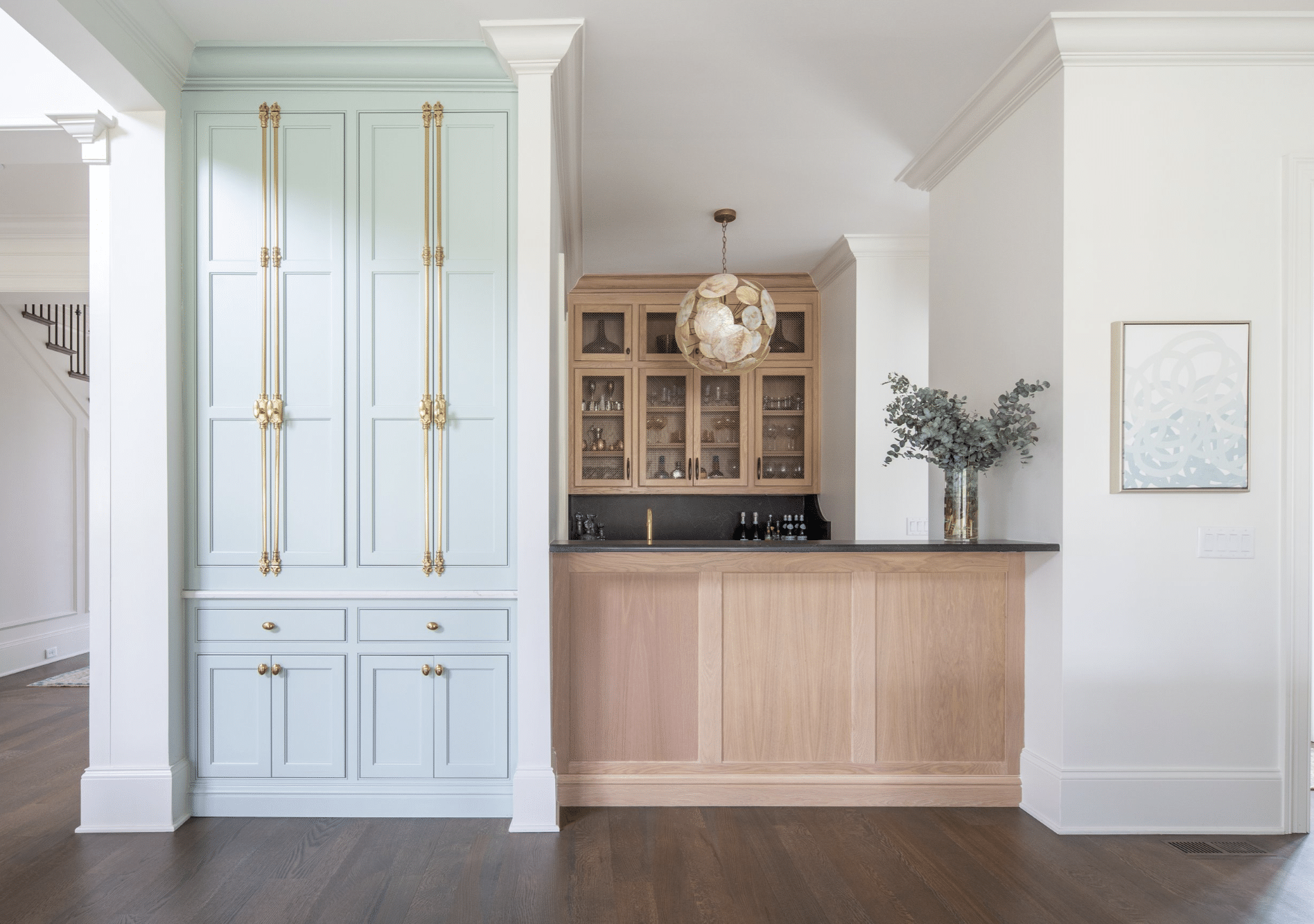 Are you in the mood to tour a fabulous home today? We know we are! This gorgeous home by Emily Haraf of EH Interiors is the perfect combination of modern and traditional and hits all the high notes when it comes to style. So take a look around. Kristen Mayfield Photography