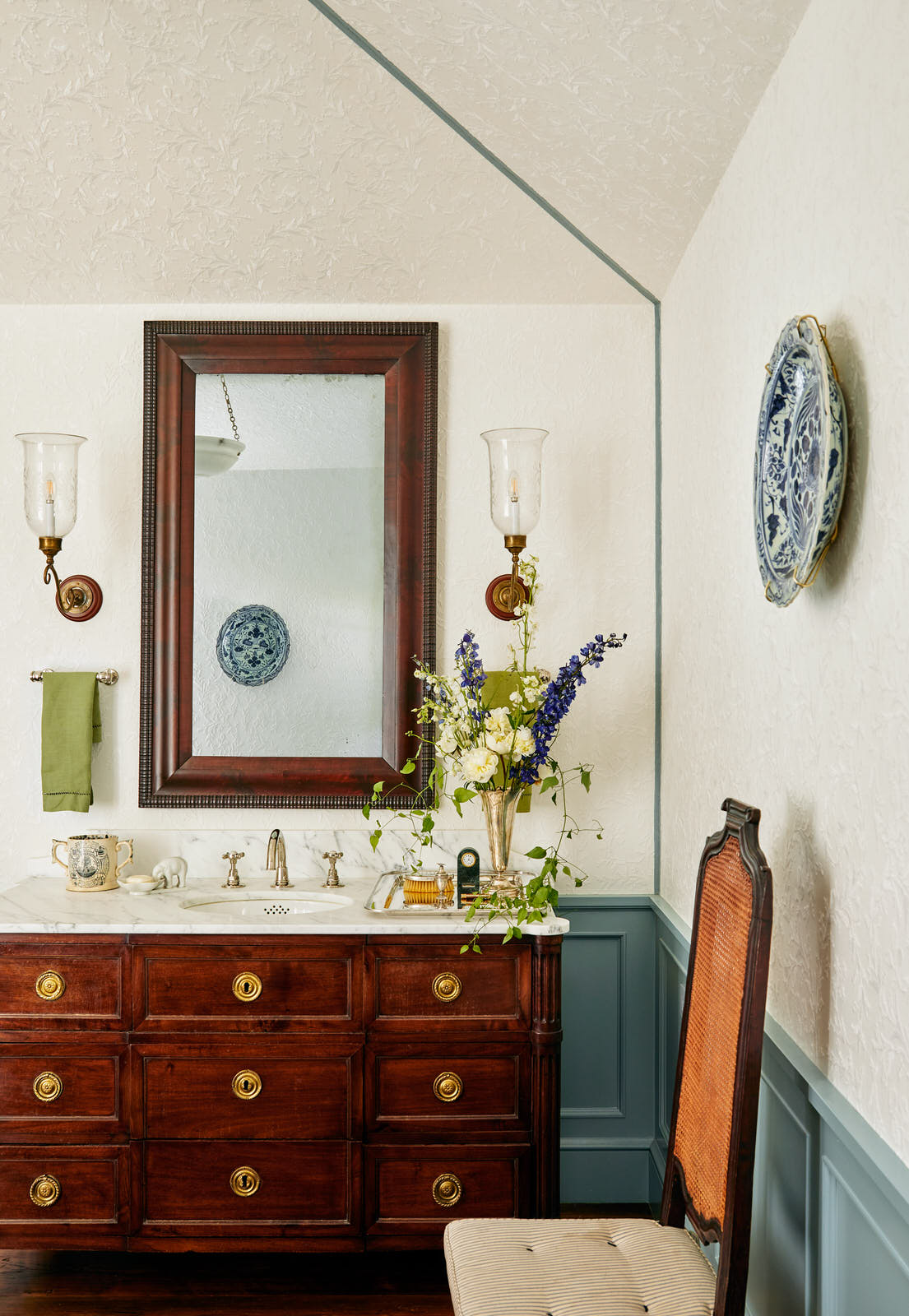 The transformation of the kitchen and primary bathroom in this historic waterfront home in Maryland is exceptional. Designer Lilse McKenna masterfully lightened the area, while also honoring the character of the original 1750's home. A sense of history pervades and well-chosen interiors pop in this stunning space full of inspiration. It is the perfect mix of traditional touches and updated details, well-suited for family, entertaining and more, beautifully photographed by Read McKendree.