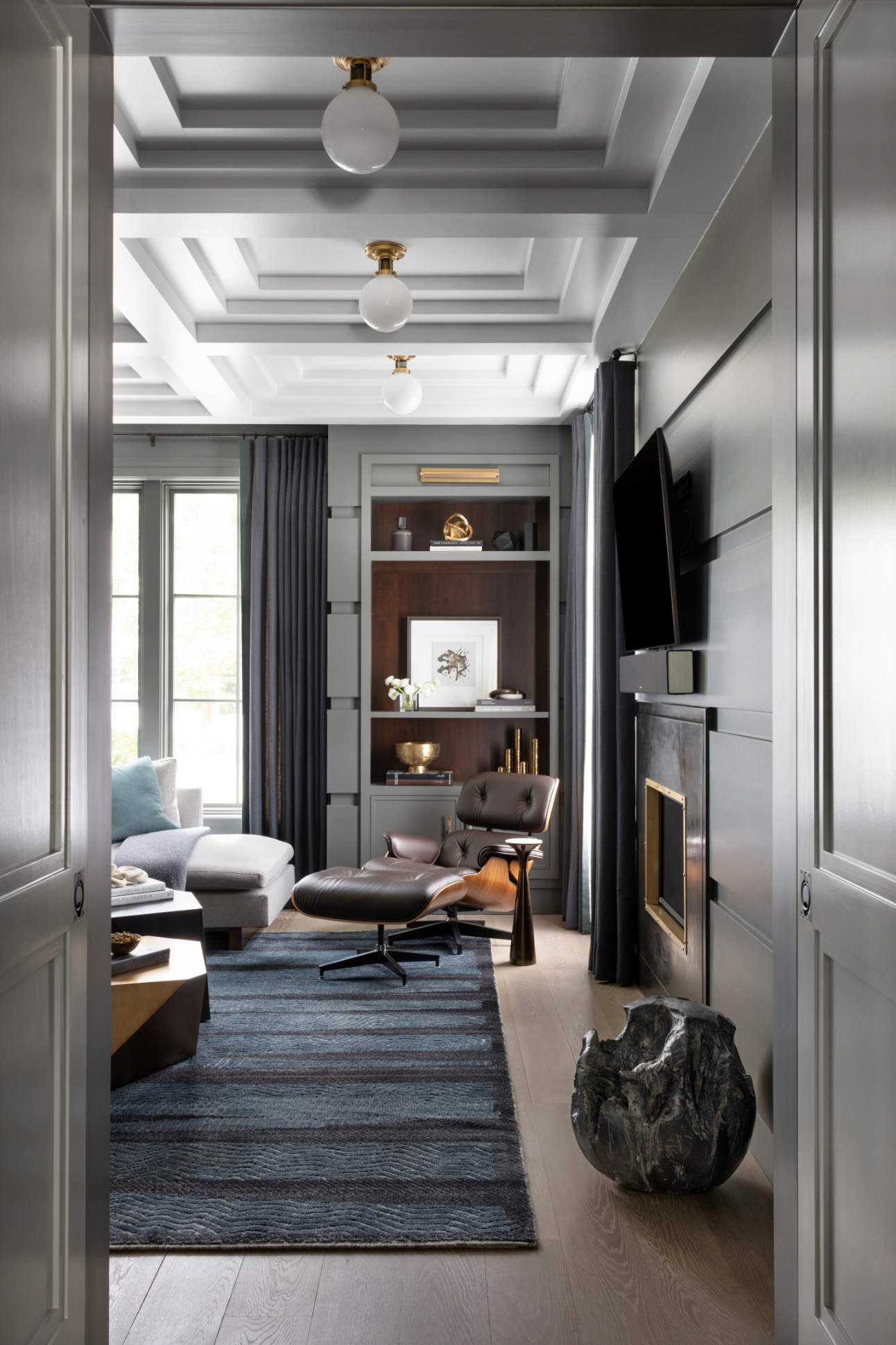 rooms designed by Brian Watford Interiors are the perfect combination of modern and traditional and hit all the high notes when it comes to style. Architect: Greg Busch | Builder: Avalon Custom Homes | Photographer Robert Peterson - Rustic White Photography