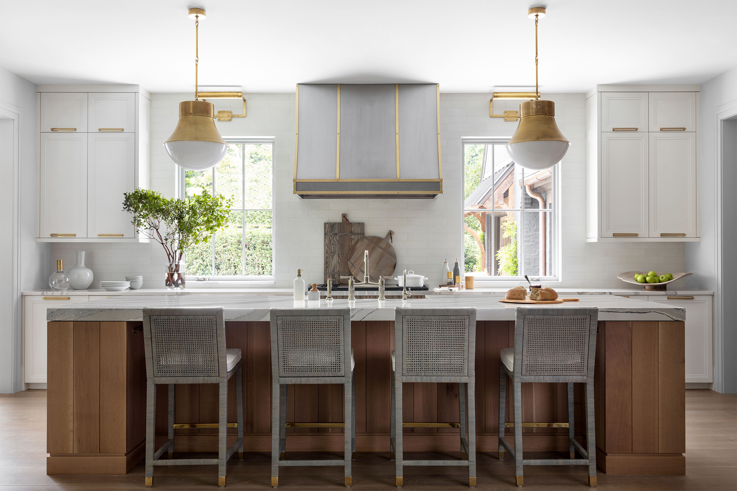 rooms designed by Brian Watford Interior are the perfect combination of modern and traditional and hit all the high notes when it comes to style. Architect: Greg Busch | Builder: Avalon Custom Homes | Photographer Robert Peterson - Rustic White Photography